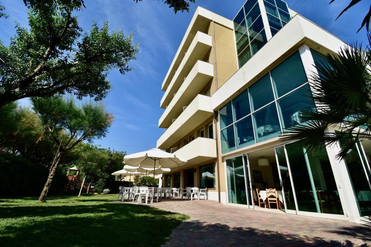 Hotel Astor Lido di Classe Exterior foto