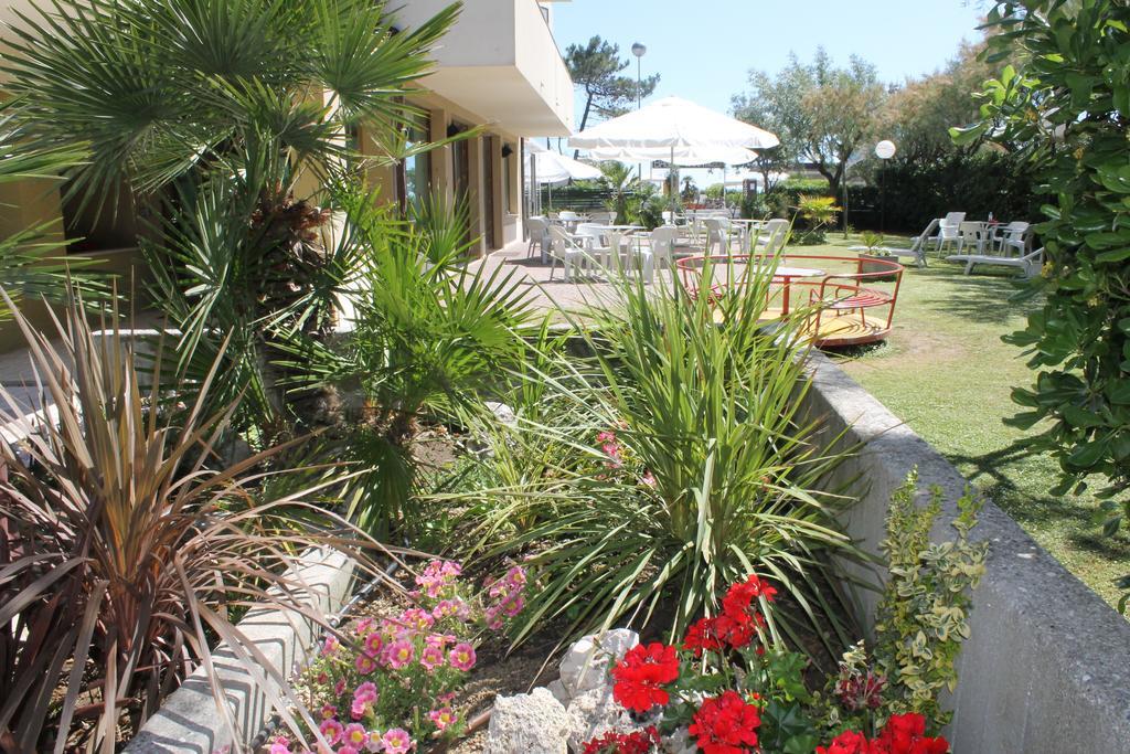 Hotel Astor Lido di Classe Exterior foto