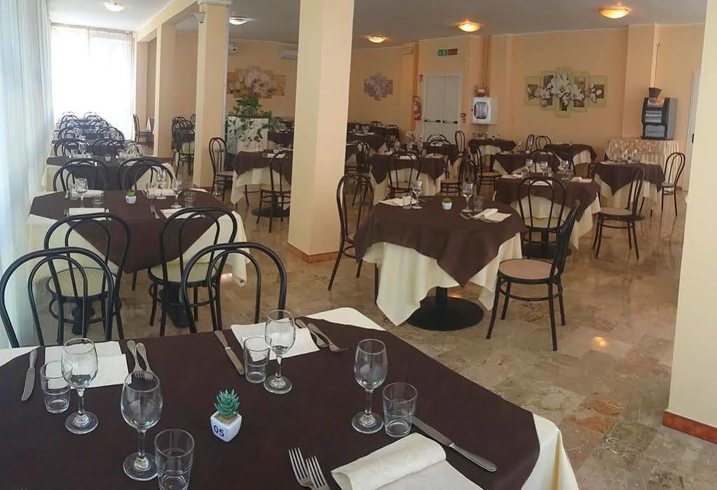 Hotel Astor Lido di Classe Exterior foto